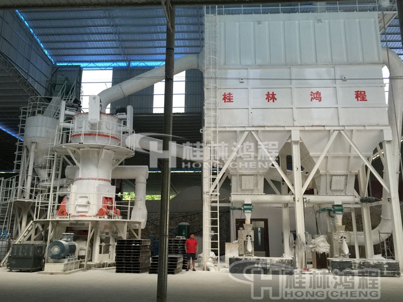 環保型白炭黑生產設備:白炭黑磨粉機 325目~2500目白炭黑磨粉機 HLMX1100環保型白炭黑生產設備 白炭黑磨粉機 325目~2500目白炭黑磨粉機