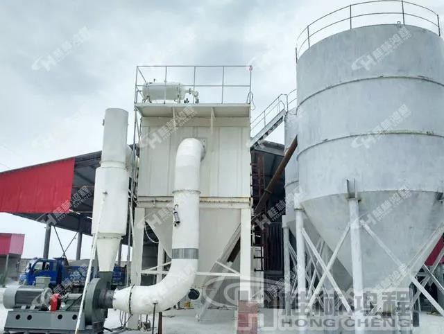 350目碳酸鈣生產(chǎn)設(shè)備碳酸鈣磨粉機(jī)現(xiàn)場 350目碳酸鈣生產(chǎn)設(shè)備碳酸鈣磨粉機(jī)現(xiàn)場