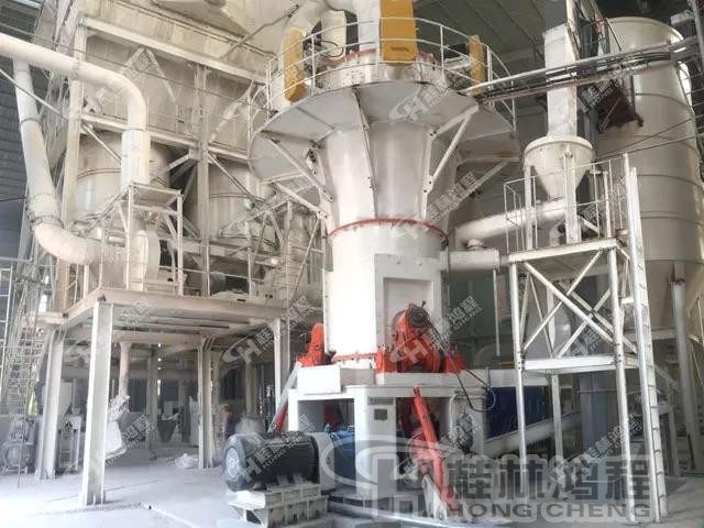 800目碳酸鈣生產(chǎn)設(shè)備碳酸鈣微粉磨現(xiàn)場 800目碳酸鈣生產(chǎn)設(shè)備碳酸鈣微粉磨現(xiàn)場