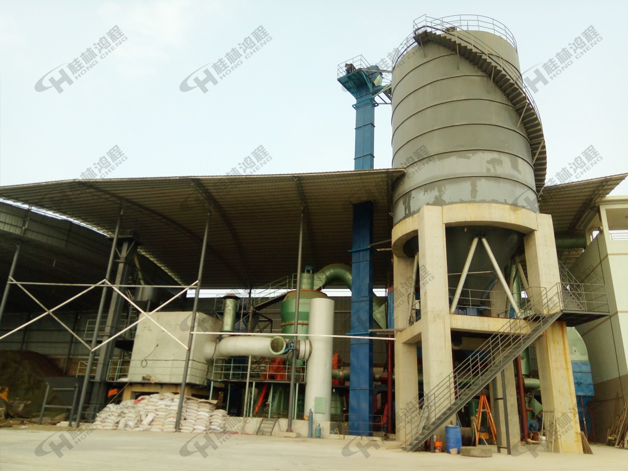 桂林鴻程HLM26礦渣立磨年產(chǎn)60萬(wàn)噸多條立磨生產(chǎn)線組合