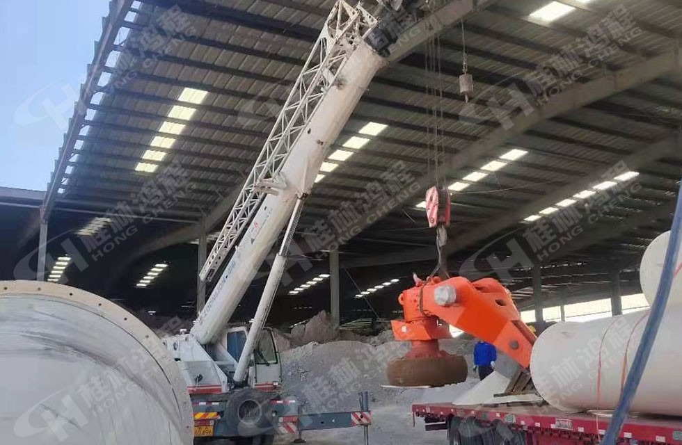 高嶺土立磨第5臺(tái)抵達(dá)客戶現(xiàn)場(chǎng) 高嶺土立磨第5臺(tái)抵達(dá)客戶現(xiàn)場(chǎng)