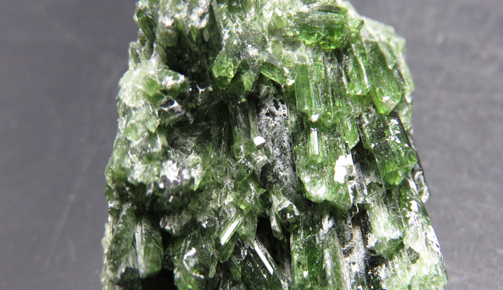 透輝石在陶瓷行業(yè)應(yīng)用 透輝石在陶瓷行業(yè)應(yīng)用