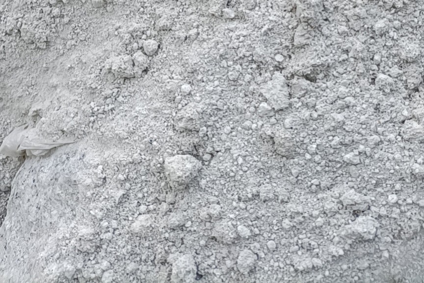 山東某地堆積如山的花崗巖鋸泥 大理石鋸泥 山東某地堆積如山的花崗巖鋸泥 大理石鋸泥