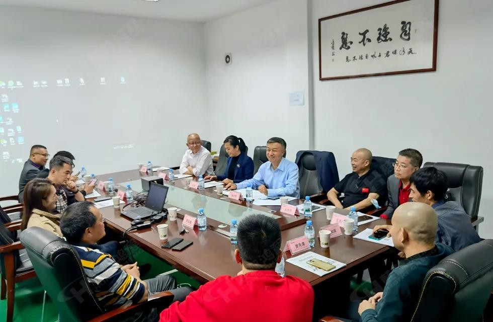 歡迎廣西塑料行業協會一行蒞臨桂林鴻程礦山機械廠參觀指導！